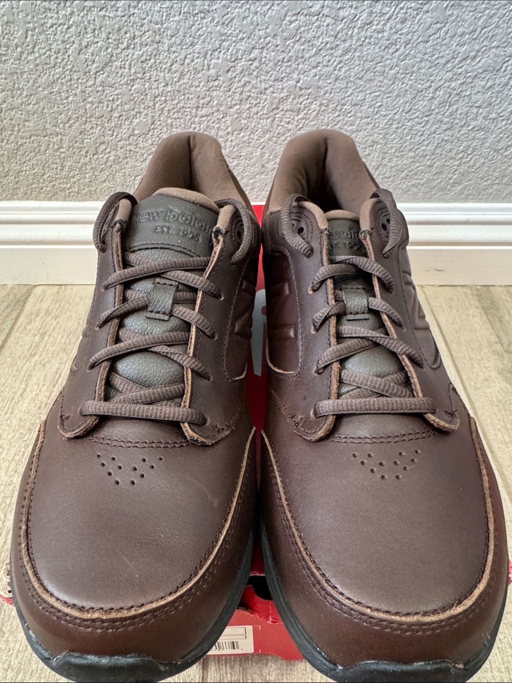 New Balance MW928 BR3 Men’s Dark Brown Leather. Size 9.5 Medium. New in box